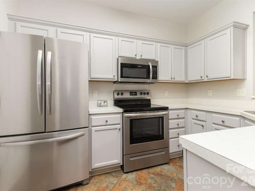 3832 Thomas Ridge Drive, Charlotte, NC 28269.  MLS# CAR4365020, YatesRealty ID 21610. 