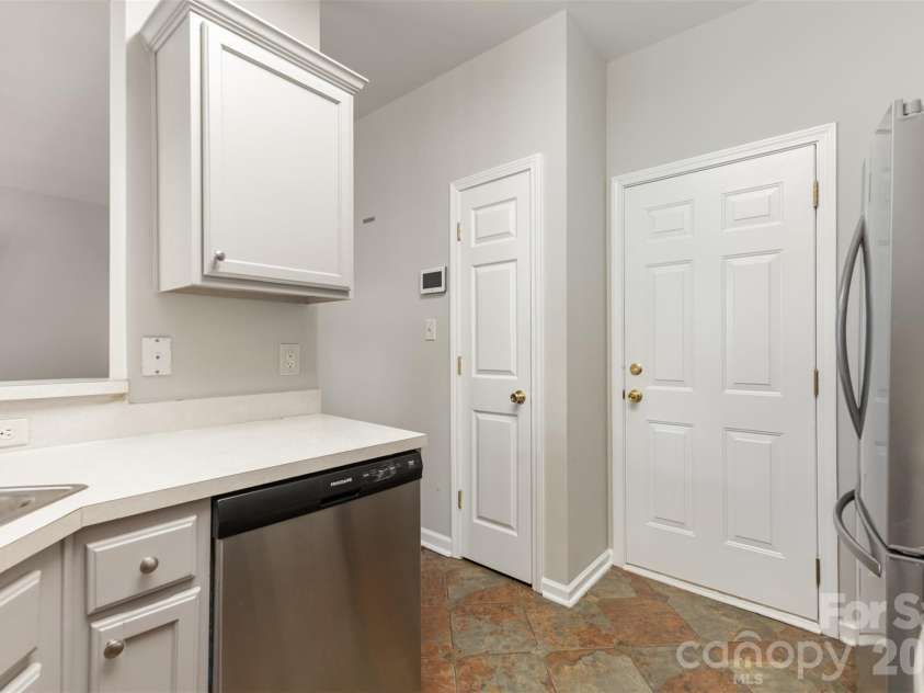 3832 Thomas Ridge Drive, Charlotte, NC 28269.  MLS# CAR4365020, YatesRealty ID 21610. 