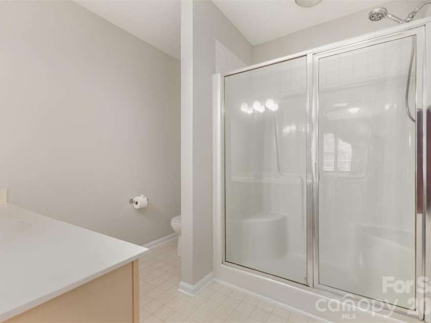 3832 Thomas Ridge Drive, Charlotte, NC 28269.  MLS# CAR4365020, YatesRealty ID 21610. 