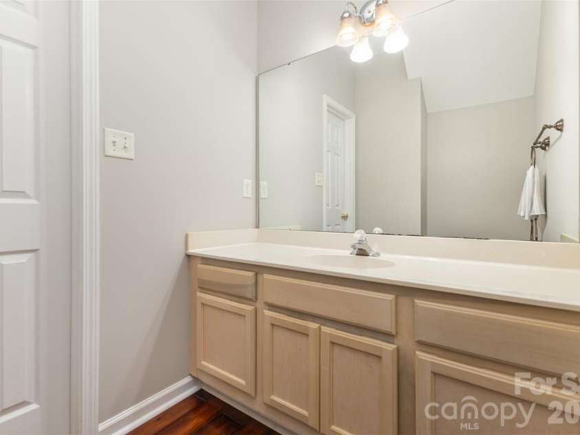 3832 Thomas Ridge Drive, Charlotte, NC 28269.  MLS# CAR4365020, YatesRealty ID 21610. 