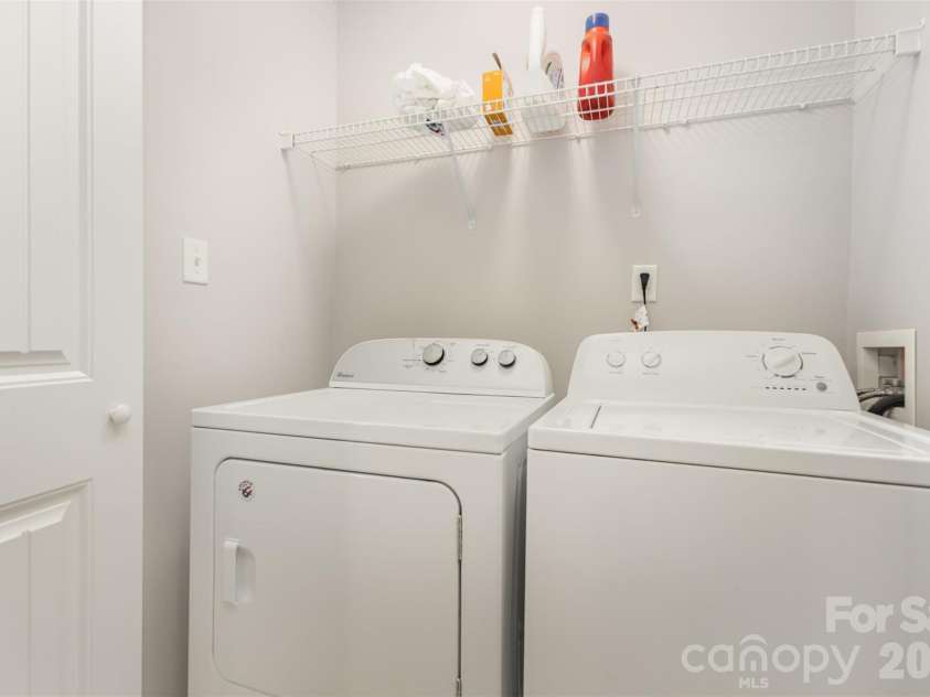3832 Thomas Ridge Drive, Charlotte, NC 28269.  MLS# CAR4365020, YatesRealty ID 21610. 
