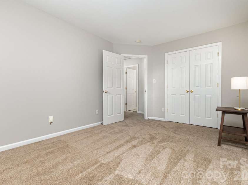 3832 Thomas Ridge Drive, Charlotte, NC 28269.  MLS# CAR4365020, YatesRealty ID 21610. 