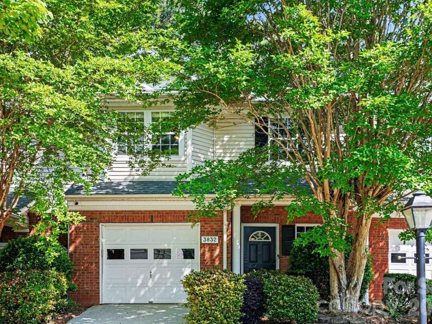 3832 Thomas Ridge Drive, Charlotte, NC 28269.  MLS# CAR4365020, YatesRealty ID 21610. 