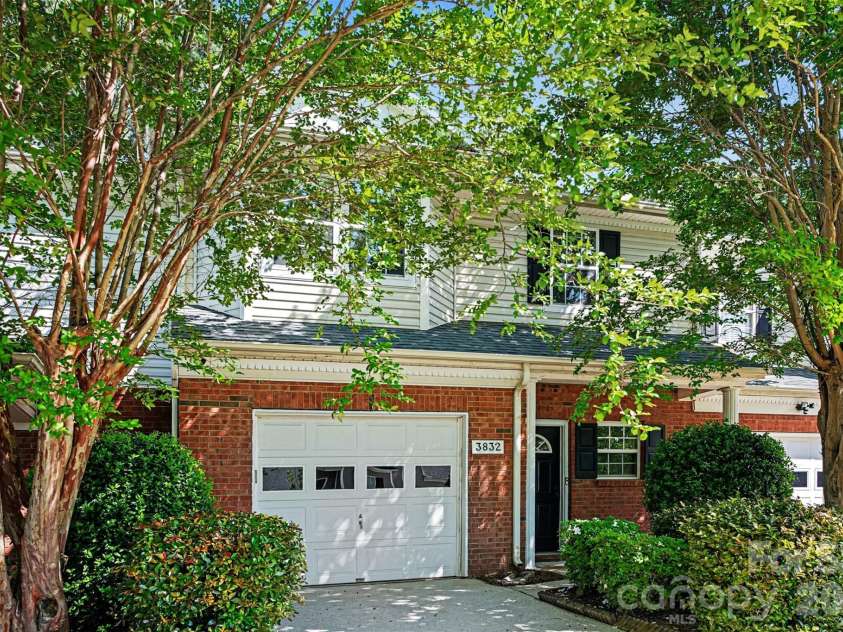 3832 Thomas Ridge Drive, Charlotte, NC 28269.  MLS# CAR4365020, YatesRealty ID 21610. 