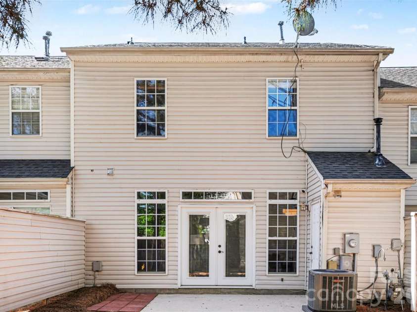 3832 Thomas Ridge Drive, Charlotte, NC 28269.  MLS# CAR4365020, YatesRealty ID 21610. 