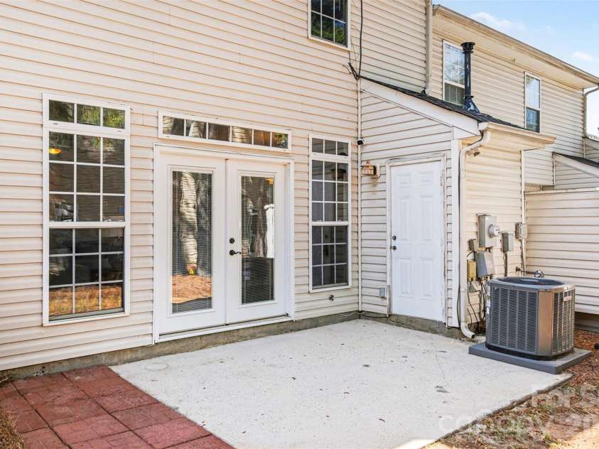 3832 Thomas Ridge Drive, Charlotte, NC 28269.  MLS# CAR4365020, YatesRealty ID 21610. 