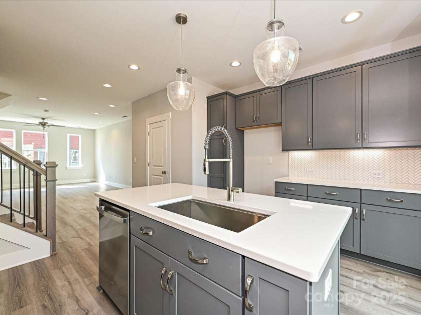 1320 Walter Taylor Way, Charlotte, NC 28206.  MLS# CAR4207716, YatesRealty ID 21611. Kitchen/Dining/Living