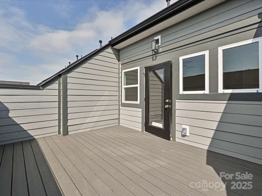 1320 Walter Taylor Way, Charlotte, NC 28206.  MLS# CAR4207716, YatesRealty ID 21611. Rooftop Terrace