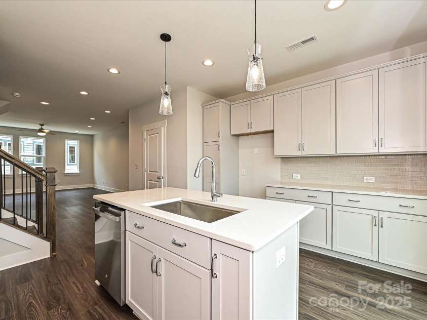 1615 Polk Street, Charlotte, NC 28206.  MLS# CAR4207823, YatesRealty ID 21613. Kitchen/Dining/Living