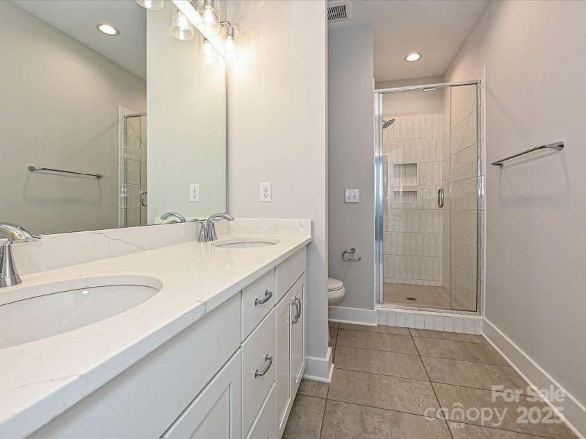 1615 Polk Street, Charlotte, NC 28206.  MLS# CAR4207823, YatesRealty ID 21613. Premier Bath