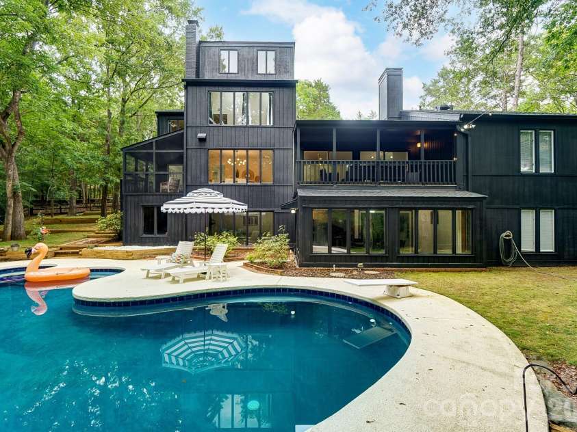 5254 Summer Gate Drive, Charlotte, NC 28226.  MLS# CAR4332568, YatesRealty ID 21613. 