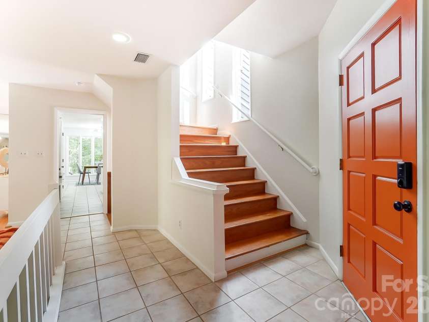 5254 Summer Gate Drive, Charlotte, NC 28226.  MLS# CAR4332568, YatesRealty ID 21613. 