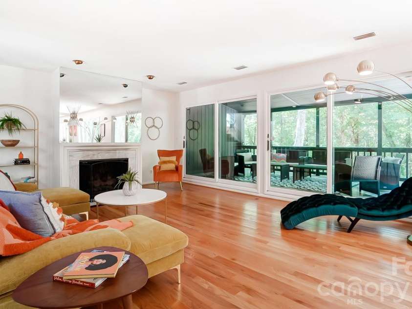 5254 Summer Gate Drive, Charlotte, NC 28226.  MLS# CAR4332568, YatesRealty ID 21613. 