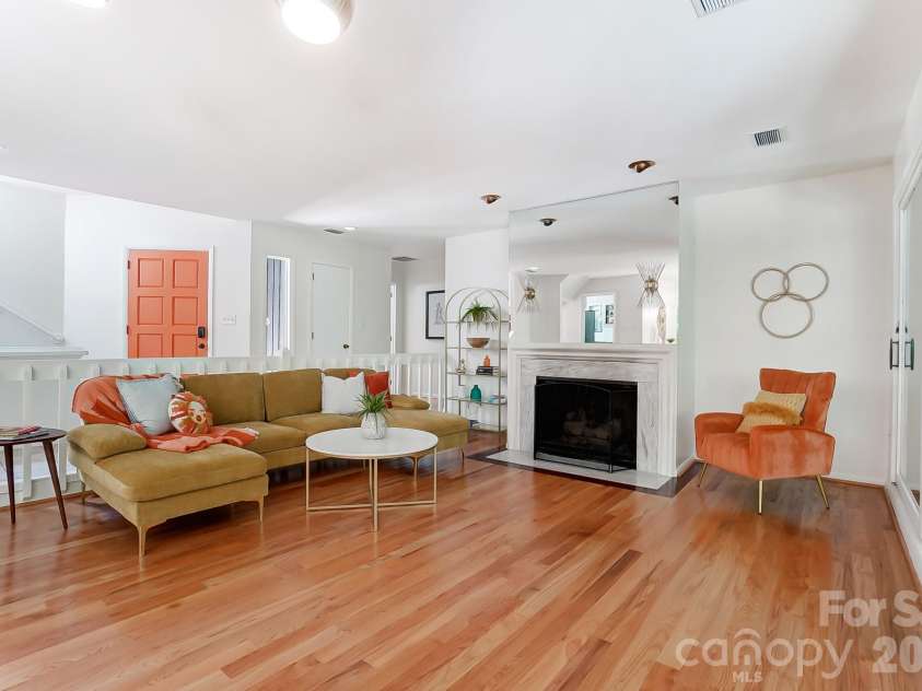 5254 Summer Gate Drive, Charlotte, NC 28226.  MLS# CAR4332568, YatesRealty ID 21613. 