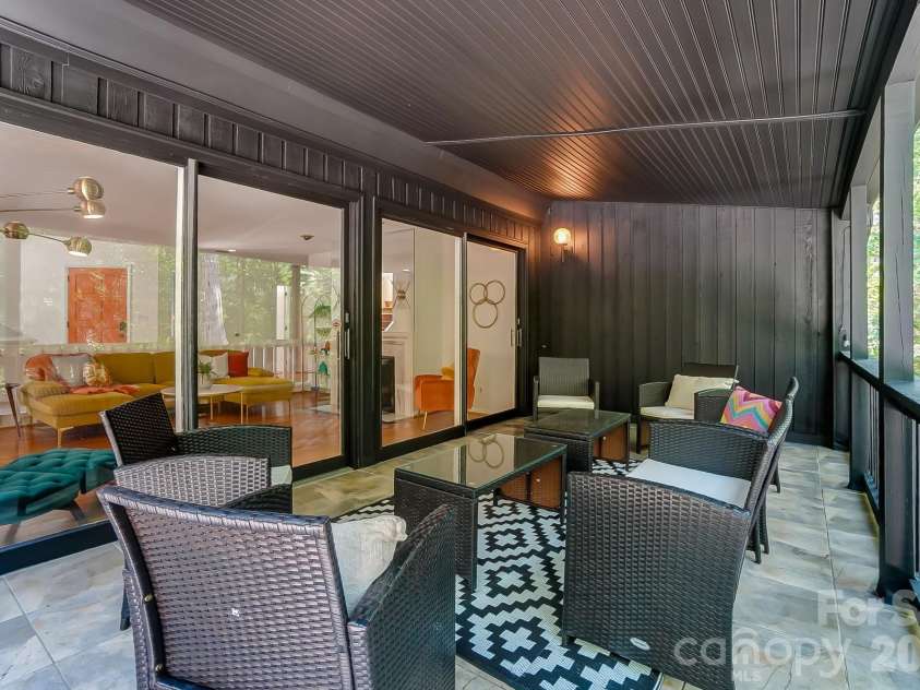 5254 Summer Gate Drive, Charlotte, NC 28226.  MLS# CAR4332568, YatesRealty ID 21613. 