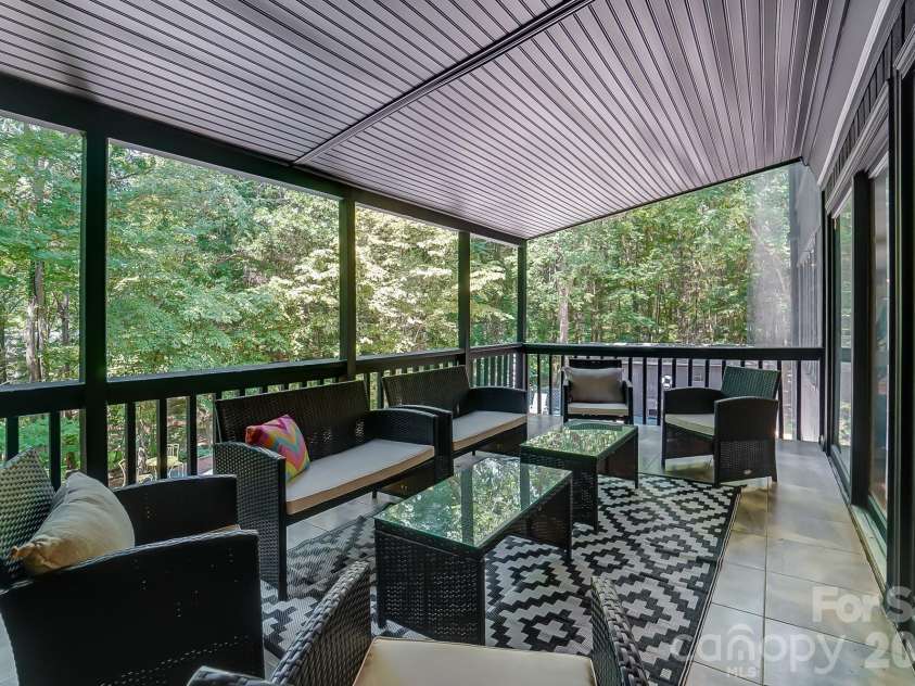 5254 Summer Gate Drive, Charlotte, NC 28226.  MLS# CAR4332568, YatesRealty ID 21613. 