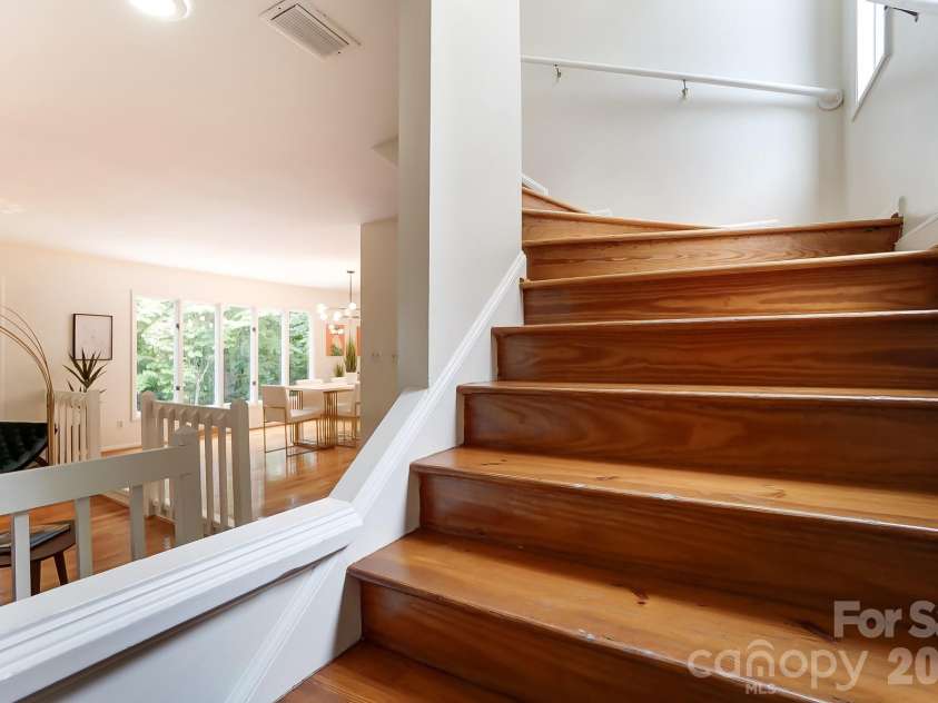 5254 Summer Gate Drive, Charlotte, NC 28226.  MLS# CAR4332568, YatesRealty ID 21613. 