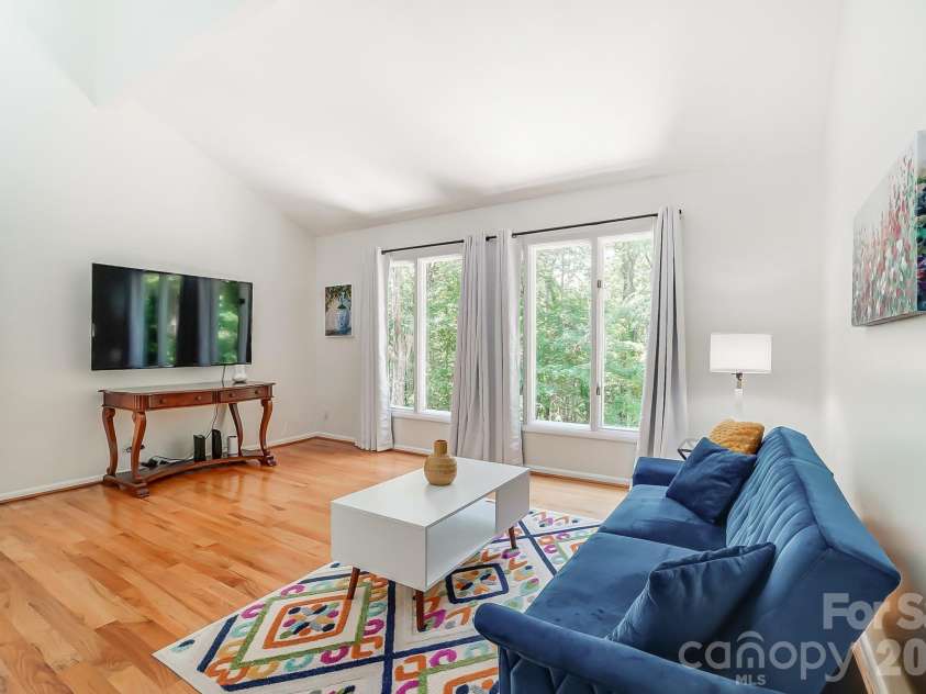 5254 Summer Gate Drive, Charlotte, NC 28226.  MLS# CAR4332568, YatesRealty ID 21613. 
