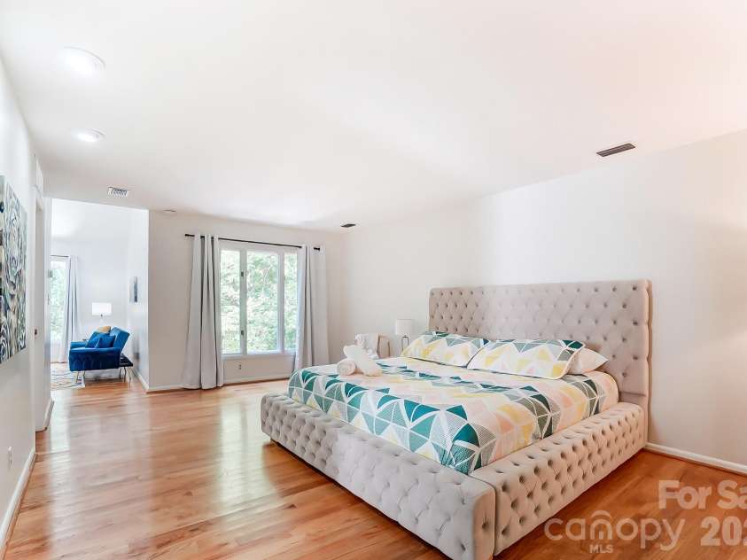 5254 Summer Gate Drive, Charlotte, NC 28226.  MLS# CAR4332568, YatesRealty ID 21613. 
