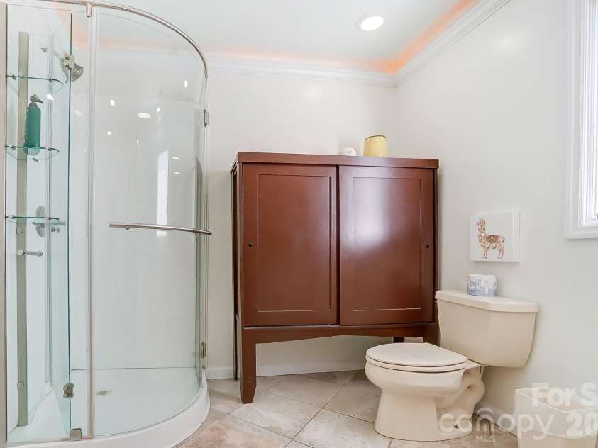 5254 Summer Gate Drive, Charlotte, NC 28226.  MLS# CAR4332568, YatesRealty ID 21613. 