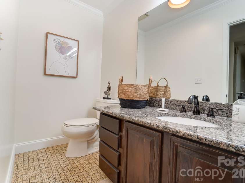 5254 Summer Gate Drive, Charlotte, NC 28226.  MLS# CAR4332568, YatesRealty ID 21613. 