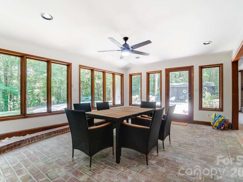 5254 Summer Gate Drive, Charlotte, NC 28226.  MLS# CAR4332568, YatesRealty ID 21613. 