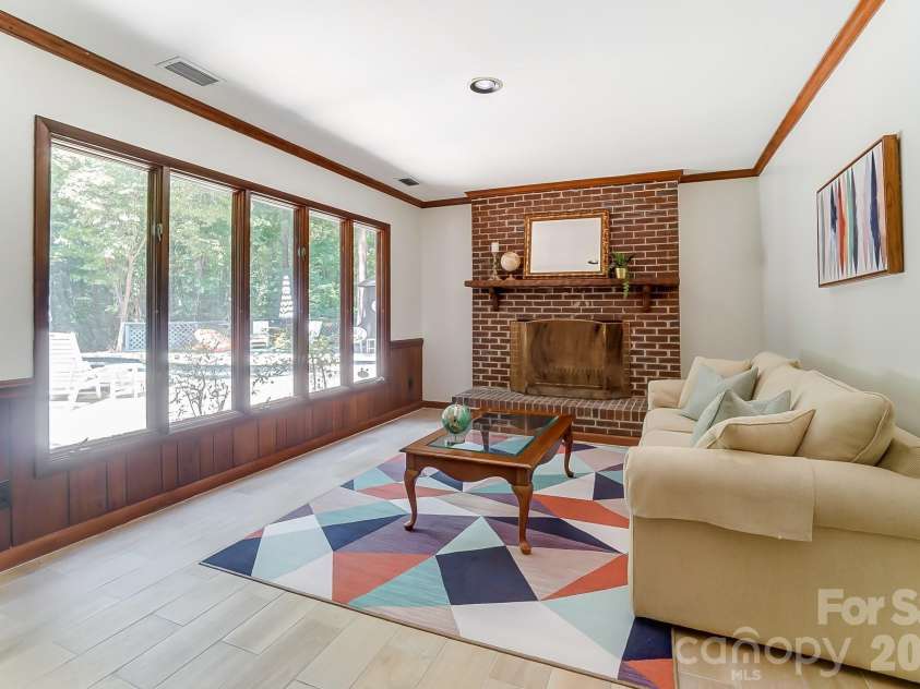 5254 Summer Gate Drive, Charlotte, NC 28226.  MLS# CAR4332568, YatesRealty ID 21613. 