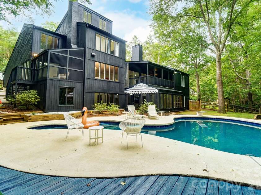 5254 Summer Gate Drive, Charlotte, NC 28226.  MLS# CAR4332568, YatesRealty ID 21613. 