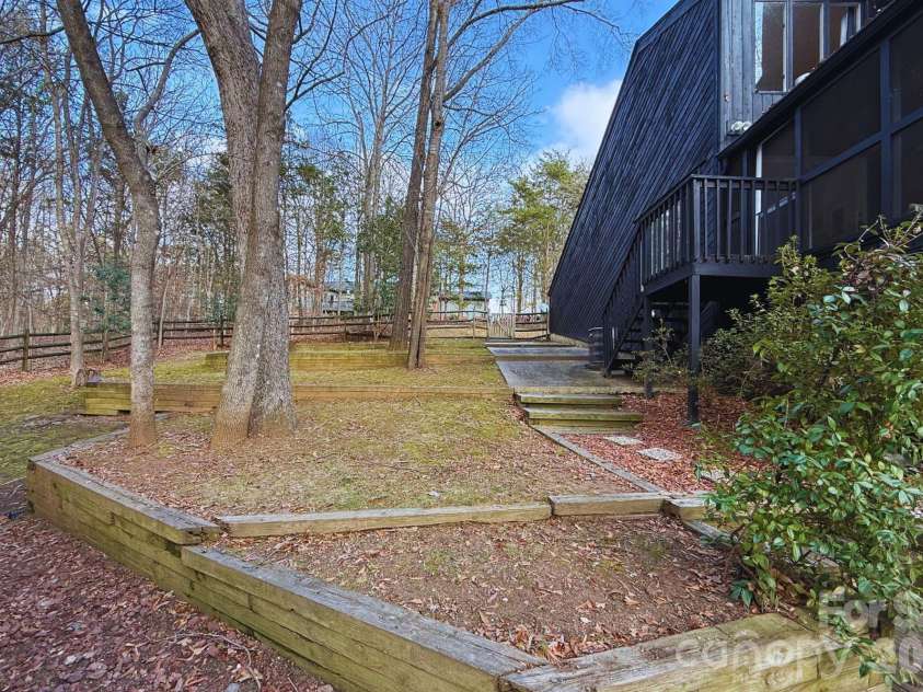 5254 Summer Gate Drive, Charlotte, NC 28226.  MLS# CAR4332568, YatesRealty ID 21613. 