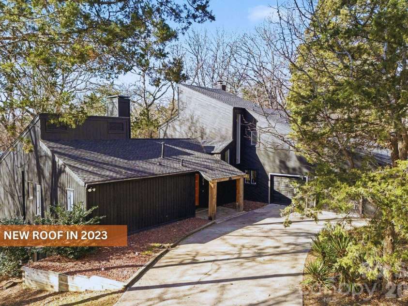 5254 Summer Gate Drive, Charlotte, NC 28226.  MLS# CAR4332568, YatesRealty ID 21613. 