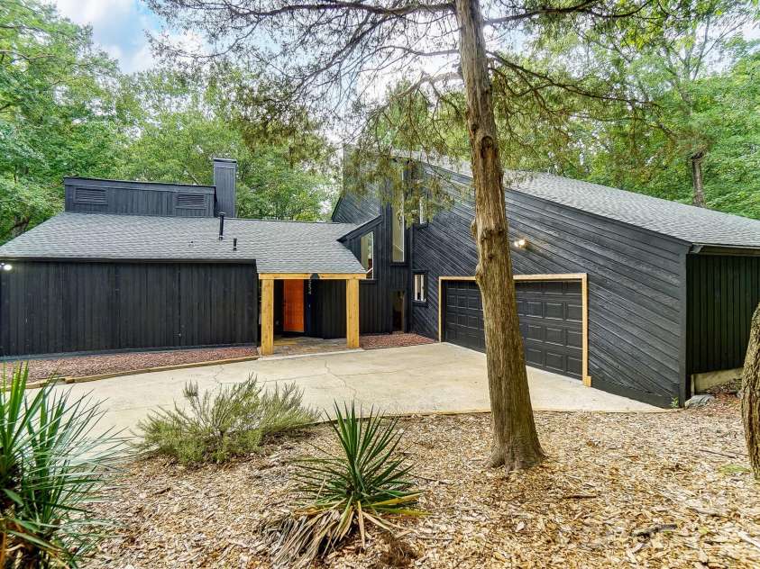 5254 Summer Gate Drive, Charlotte, NC 28226.  MLS# CAR4332568, YatesRealty ID 21613. 