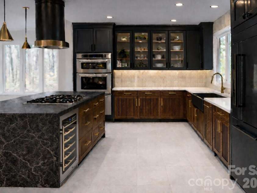 5254 Summer Gate Drive, Charlotte, NC 28226.  MLS# CAR4332568, YatesRealty ID 21613. 