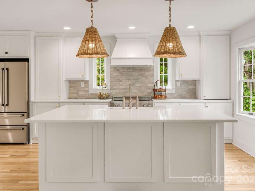 92 Rose Hill Road, Asheville, NC 28803.  MLS# CAR4253680, YatesRealty ID 21614. 