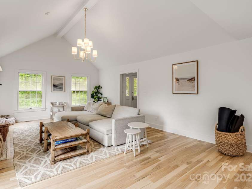 92 Rose Hill Road, Asheville, NC 28803.  MLS# CAR4253680, YatesRealty ID 21614. 