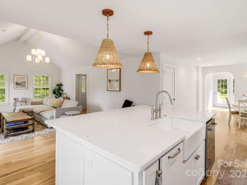 92 Rose Hill Road, Asheville, NC 28803.  MLS# CAR4253680, YatesRealty ID 21614. 