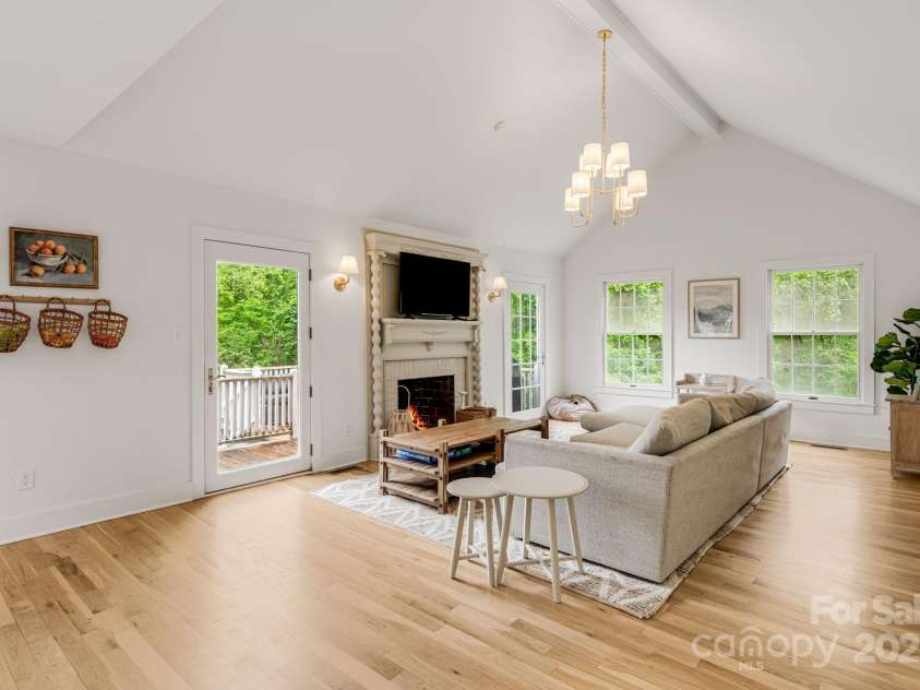 92 Rose Hill Road, Asheville, NC 28803.  MLS# CAR4253680, YatesRealty ID 21614. 