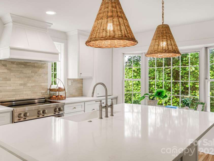 92 Rose Hill Road, Asheville, NC 28803.  MLS# CAR4253680, YatesRealty ID 21614. 