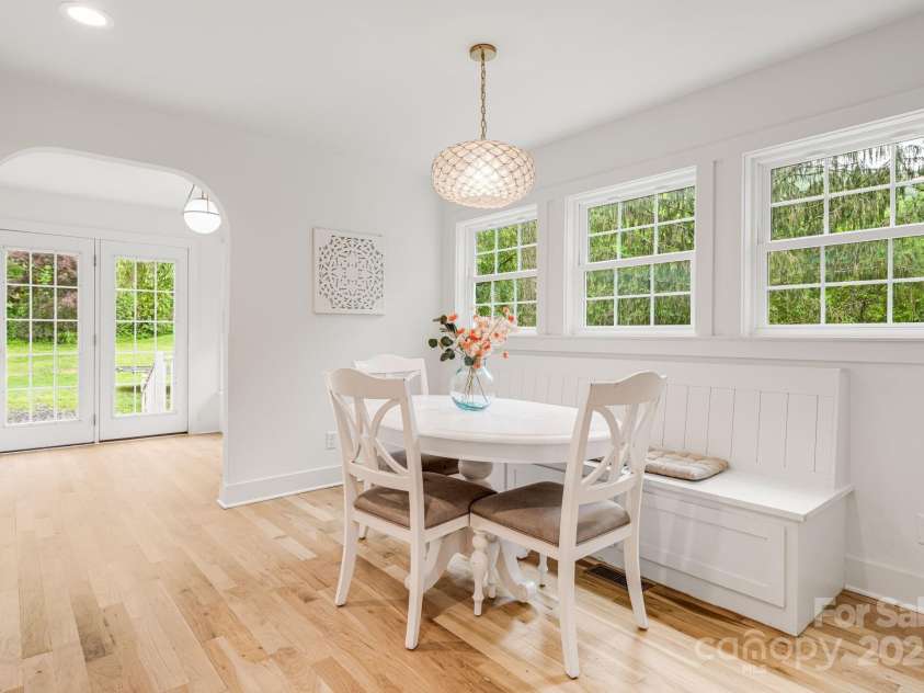 92 Rose Hill Road, Asheville, NC 28803.  MLS# CAR4253680, YatesRealty ID 21614. 