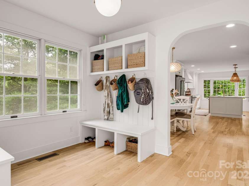 92 Rose Hill Road, Asheville, NC 28803.  MLS# CAR4253680, YatesRealty ID 21614. 