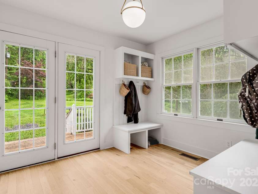 92 Rose Hill Road, Asheville, NC 28803.  MLS# CAR4253680, YatesRealty ID 21614. 
