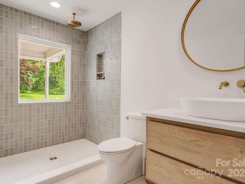 92 Rose Hill Road, Asheville, NC 28803.  MLS# CAR4253680, YatesRealty ID 21614. 