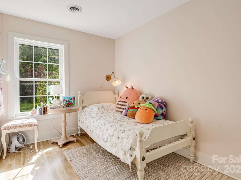 92 Rose Hill Road, Asheville, NC 28803.  MLS# CAR4253680, YatesRealty ID 21614. 