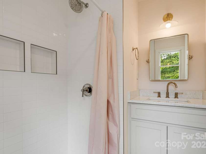 92 Rose Hill Road, Asheville, NC 28803.  MLS# CAR4253680, YatesRealty ID 21614. 