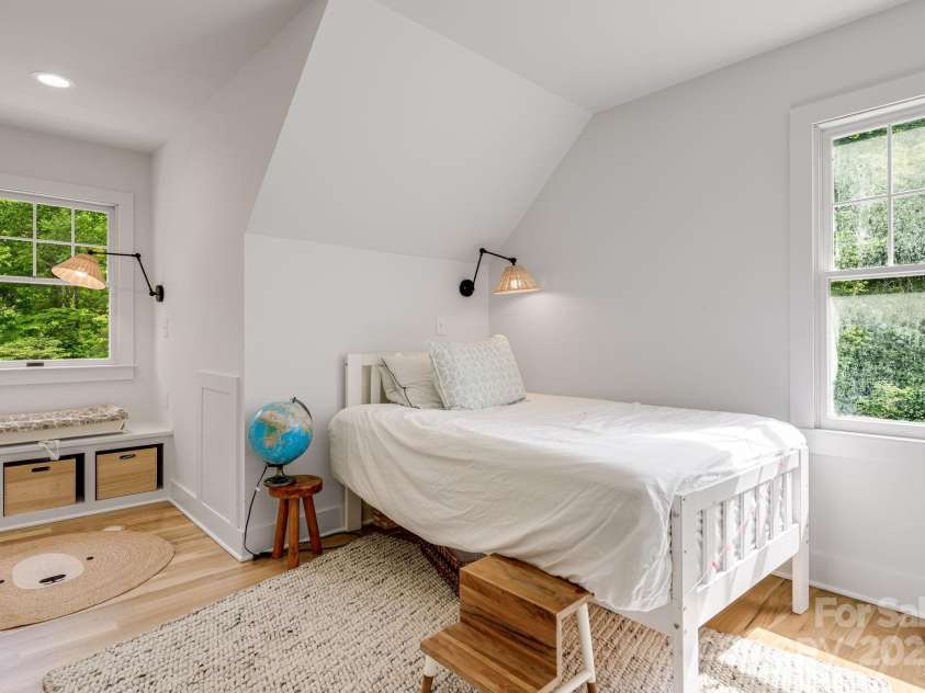 92 Rose Hill Road, Asheville, NC 28803.  MLS# CAR4253680, YatesRealty ID 21614. 