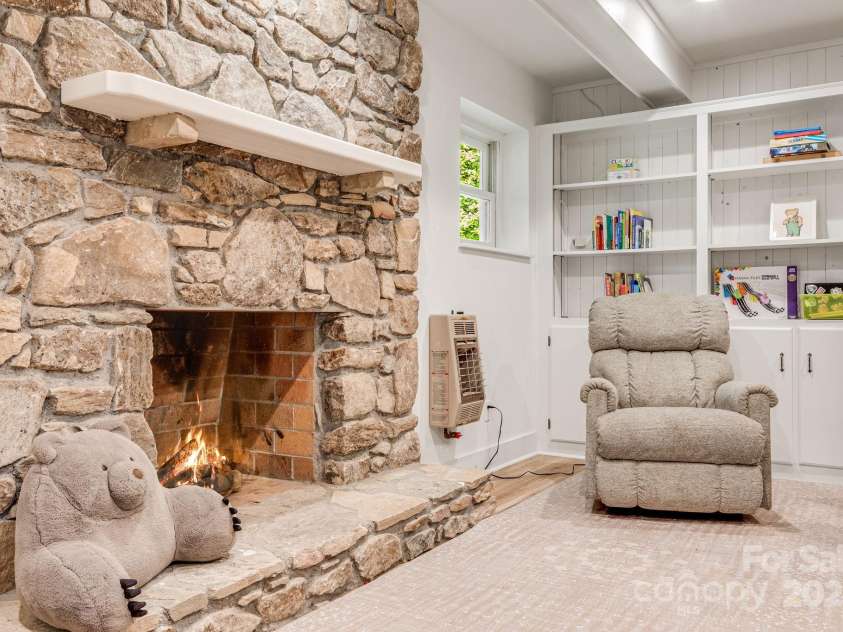 92 Rose Hill Road, Asheville, NC 28803.  MLS# CAR4253680, YatesRealty ID 21614. 