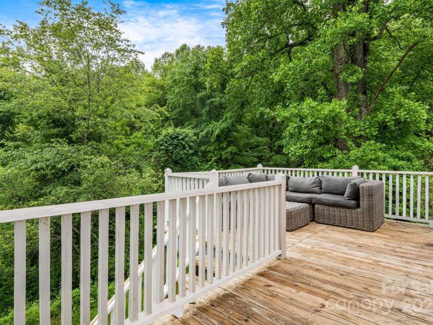 92 Rose Hill Road, Asheville, NC 28803.  MLS# CAR4253680, YatesRealty ID 21614. 