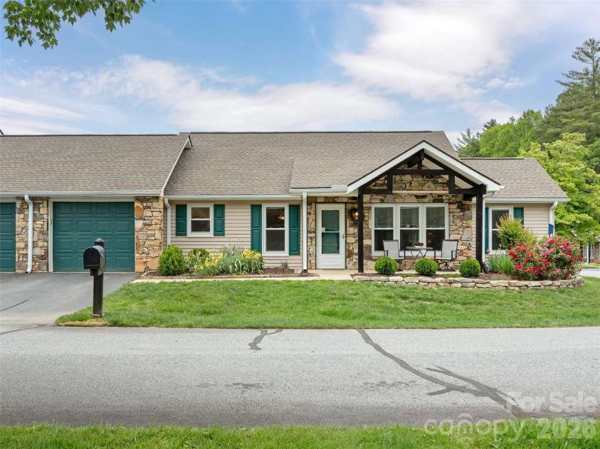 243 Rocky Mountain Way, Arden, NC 28704.  MLS# CAR4381496, YatesRealty ID 21616. 