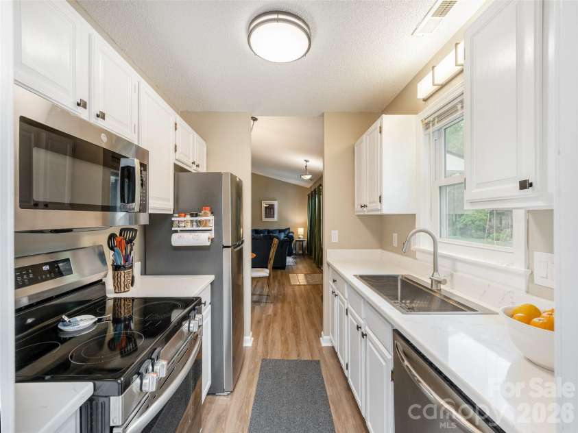 243 Rocky Mountain Way, Arden, NC 28704.  MLS# CAR4381496, YatesRealty ID 21616. 