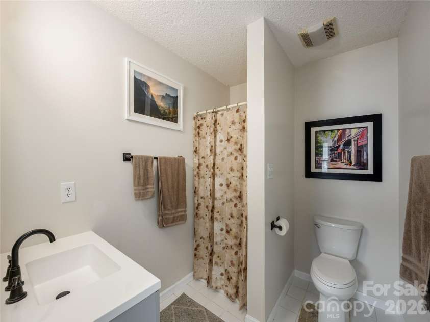243 Rocky Mountain Way, Arden, NC 28704.  MLS# CAR4381496, YatesRealty ID 21616. 
