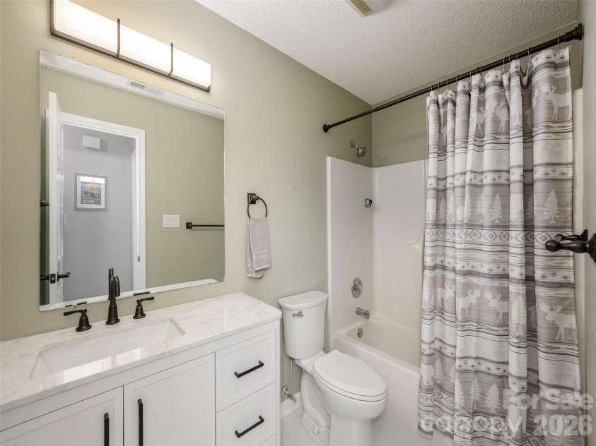243 Rocky Mountain Way, Arden, NC 28704.  MLS# CAR4381496, YatesRealty ID 21616. 